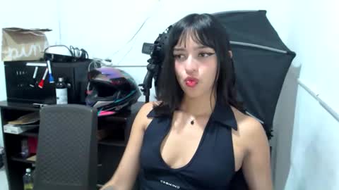 Snapshot of liilithstone chatting on May 9, 3:01 am liilithstone online show from May 9, 3:01 am