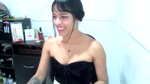 Snapshot of liilithstone chatting on May 13, 3:15 am liilithstone online show from May 13, 3:15 am