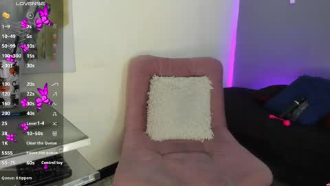 Snapshot of liily_moore chatting on December 19, 10:34 am Lily Moore online show from December 19, 10:34 am