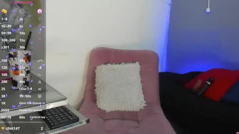 Snapshot of liily_moore chatting on December 22, 8:05 am Lily Moore online show from December 22, 8:05 am