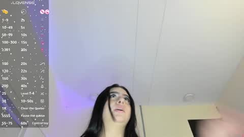 Snapshot of liily_moore chatting on March 5, 10:33 am Lily Moore online show from March 5, 10:33 am