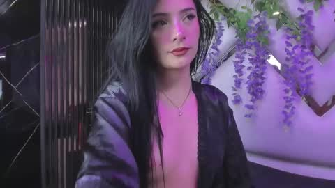 Snapshot of liinzy_rouse chatting on April 4, 3:20 pm Brittany online show from April 4, 3:20 pm