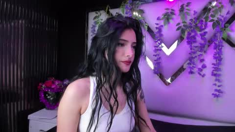 Snapshot of liinzy_rouse chatting on April 7, 2:06 pm Brittany online show from April 7, 2:06 pm
