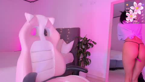 Snapshot of liittle_lollii chatting on December 11, 1:15 am Lolli Please leave a thumbs up if you like it its important to me online show from December 11, 1:15 am