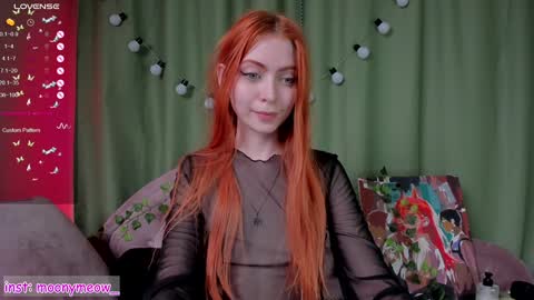 Snapshot of lika_moon chatting on December 28, 10:14 am Lika online show from December 28, 10:14 am