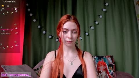 Snapshot of lika_moon chatting on January 8, 4:44 am Lika online show from January 8, 4:44 am