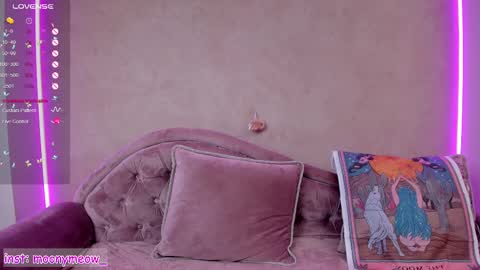 Snapshot of lika_moon chatting on February 24, 8:38 am Lika online show from February 24, 8:38 am