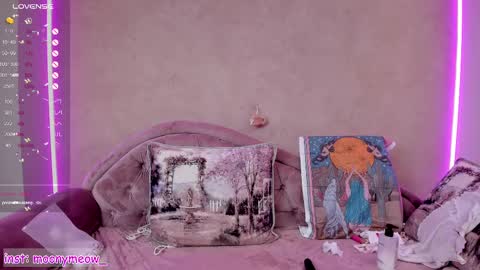 Snapshot of lika_moon chatting on February 25, 8:58 am Lika online show from February 25, 8:58 am