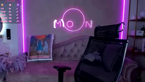 Snapshot of lika_moon chatting on October 6, 1:58 am Lika online show from October 6, 1:58 am