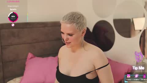 likaaberry online show from October 15, 5:18 am