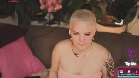 likaaberry online show from October 24, 3:47 am