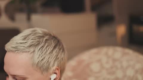 likaaberry online show from November 9, 12:25 pm