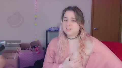 Snapshot of lil_alison_heart chatting on December 23, 2:28 pm Lil Alison Heart online show from December 23, 2:28 pm