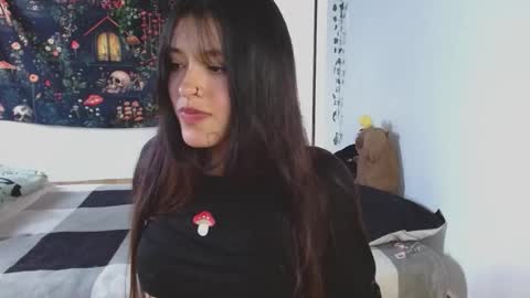 Snapshot of lil_angel7 chatting on November 14, 7:45 pm lil angel7 online show from November 14, 7:45 pm