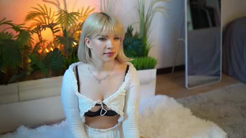 Snapshot of lil_chery chatting on September 28, 8:20 am lil_chery online show from September 28, 8:20 am