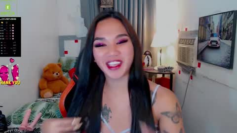 Snapshot of lil_fantacy chatting on February 21, 11:32 pm LILY online show from February 21, 11:32 pm