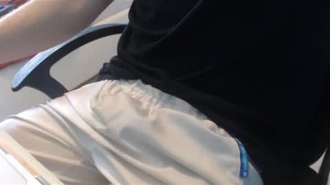 Snapshot of lil_j_ chatting on April 9, 10:53 am lil_j_ online show from April 9, 10:53 am