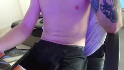 Snapshot of lil_j_ chatting on August 1, 10:36 am lil_j_ online show from August 1, 10:36 am