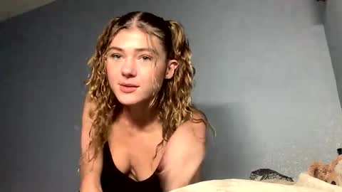 Snapshot of lil_luca chatting on October 21, 1:17 am lil_luca online show from October 21, 1:17 am