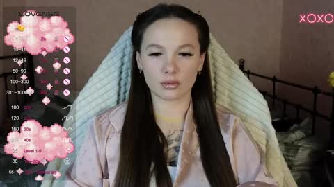 Snapshot of lil_luna_x chatting on February 1, 4:00 pm little moon online show from February 1, 4:00 pm