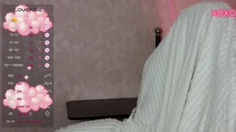 Snapshot of lil_luna_x chatting on February 13, 4:07 pm little moon online show from February 13, 4:07 pm