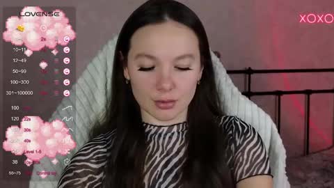 Snapshot of lil_luna_x chatting on February 18, 4:05 pm little moon online show from February 18, 4:05 pm