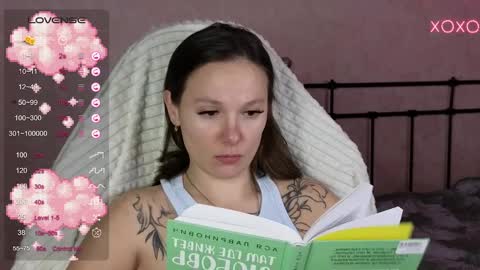 Snapshot of lil_luna_x chatting on March 6, 7:54 pm little moon online show from March 6, 7:54 pm