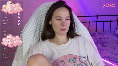 Snapshot of lil_luna_x chatting on October 7, 8:50 pm little moon online show from October 7, 8:50 pm