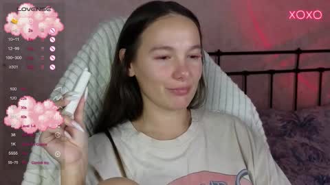 Snapshot of lil_luna_x chatting on October 17, 10:01 pm little moon online show from October 17, 10:01 pm