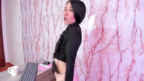 Snapshot of lila_elliot chatting on January 28, 8:15 pm Lila online show from January 28, 8:15 pm