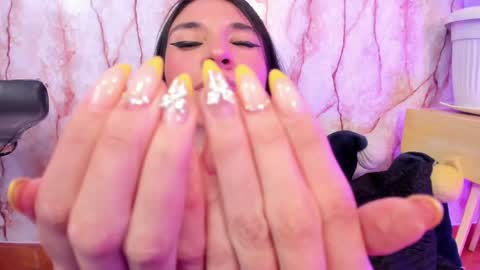 Snapshot of lila_elliot chatting on January 28, 11:17 pm Lila online show from January 28, 11:17 pm