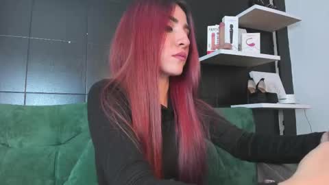 Snapshot of lila_elliot chatting on September 27, 5:23 am Lila online show from September 27, 5:23 am