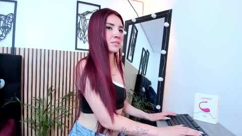 Snapshot of lila_elliot chatting on October 9, 8:29 pm Lila online show from October 9, 8:29 pm