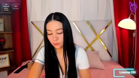 lila_pinky_ online show from April 20, 11:46 am