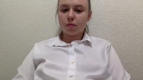 Lily online show from October 18, 2:18 pm