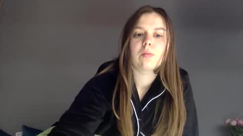 Lily online show from October 22, 7:30 am