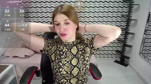 Snapshot of lilafave chatting on February 15, 12:22 pm Dove online show from February 15, 12:22 pm