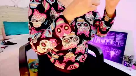 Snapshot of lilah_sweet chatting on November 12, 11:43 am Lilah Sweet online show from November 12, 11:43 am