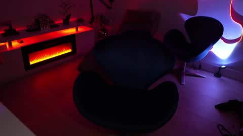 Rebecca online show from April 18, 5:33 am