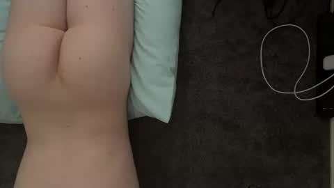 Snapshot of lilbenny05 chatting on January 6, 4:15 am lilbenny05 online show from January 6, 4:15 am