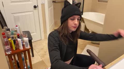 Snapshot of lilbimbo420 chatting on November 25, 5:51 am Kristin online show from November 25, 5:51 am