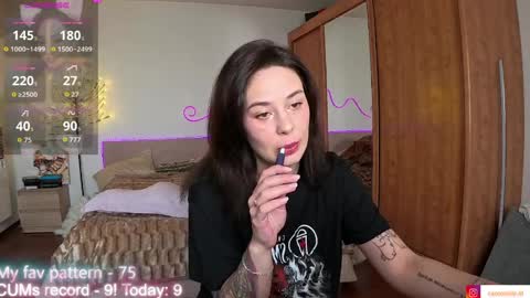 Snapshot of lilcamomile chatting on April 2, 10:13 am Camomile Lil online show from April 2, 10:13 am