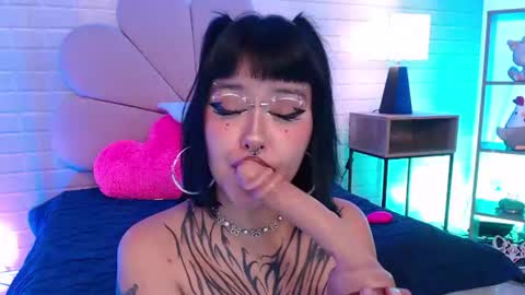 Snapshot of lilcandy19 chatting on July 23, 2:15 pm lilcandy19 online show from July 23, 2:15 pm