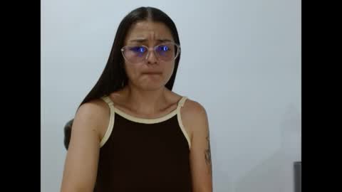 Snapshot of lilcoralinne_0 chatting on June 4, 1:44 am Valeri Villalobos IG villa lobosvaleri online show from June 4, 1:44 am