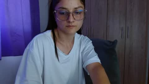 Snapshot of lilcoralinne_0 chatting on July 24, 4:16 pm Valeri Villalobos IG villa lobosvaleri online show from July 24, 4:16 pm