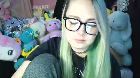 Snapshot of lilemmy1999 chatting on January 8, 5:59 pm emily ryanson online show from January 8, 5:59 pm