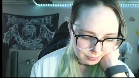 Snapshot of lilemmy1999 chatting on May 5, 7:55 pm emily ryanson online show from May 5, 7:55 pm