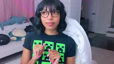 evie online show from January 17, 3:00 am