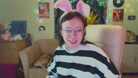 Lil online show from January 4, 12:05 am