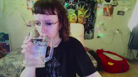 Lil online show from July 7, 11:36 am